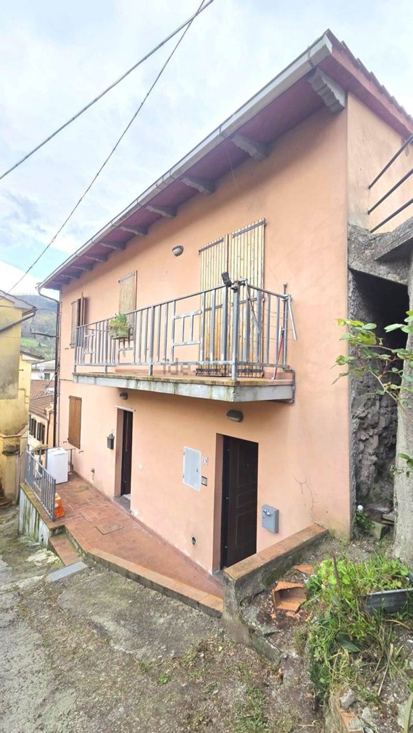 esavano in vendita a Vernio
