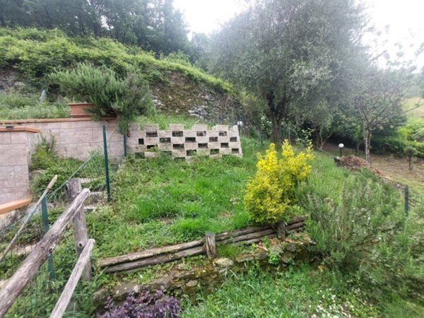 casa indipendente in vendita a Vernio in zona Sasseta