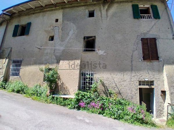 casa indipendente in vendita a Vernio in zona Sasseta
