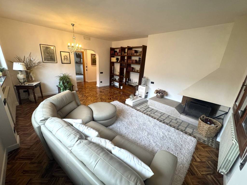 appartamento in vendita a Vernio in zona Cavarzano