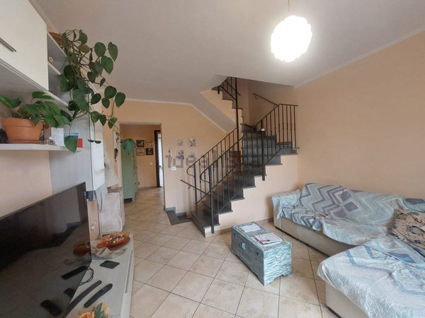 casa indipendente in vendita a Vernio in zona Sasseta