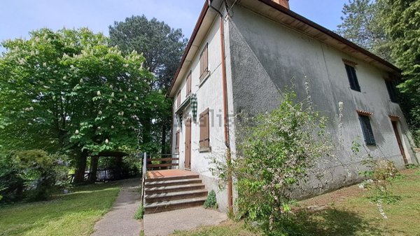 casa indipendente in vendita a Vernio