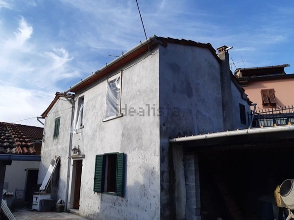 casa indipendente in vendita a Vernio