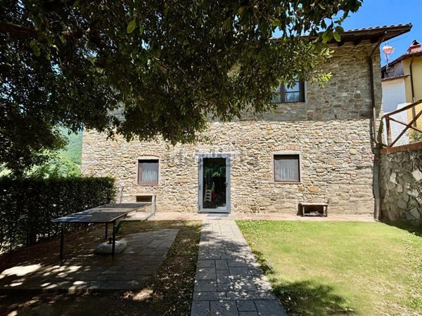 casale in vendita a Vernio in zona San Quirico