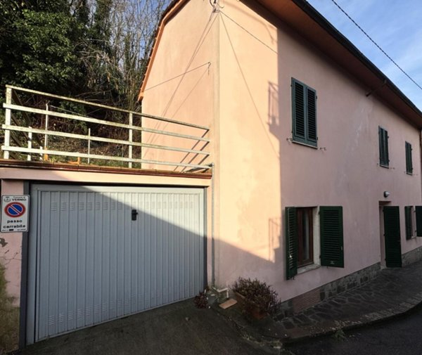 casa indipendente in vendita a Vernio