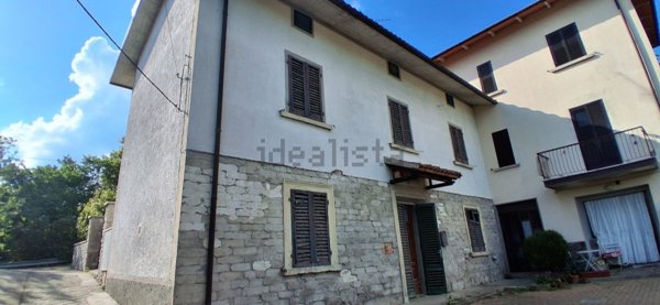 casa indipendente in vendita a Vernio