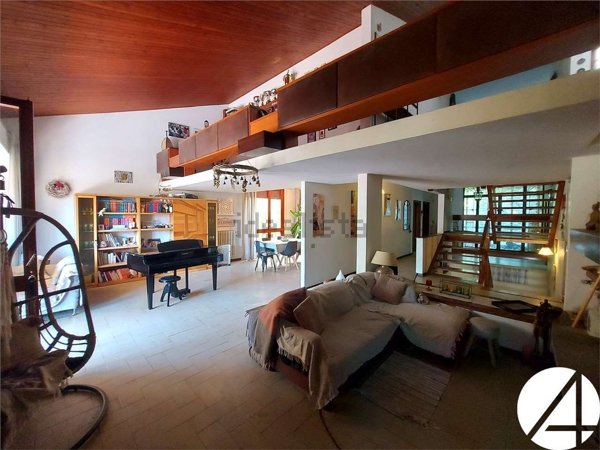 casa indipendente in vendita a Vernio in zona Mercatale Vernio