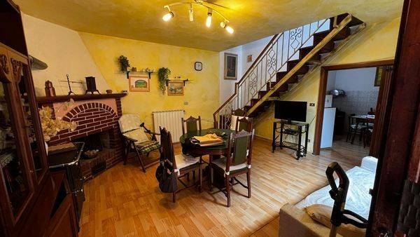 casa indipendente in vendita a Vernio in zona Sasseta