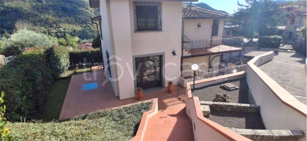 casa indipendente in vendita a Vernio