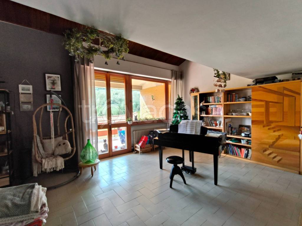 casa indipendente in vendita a Vernio in zona Mercatale Vernio