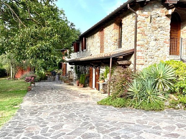 casale in vendita a Vernio in zona Mercatale Vernio