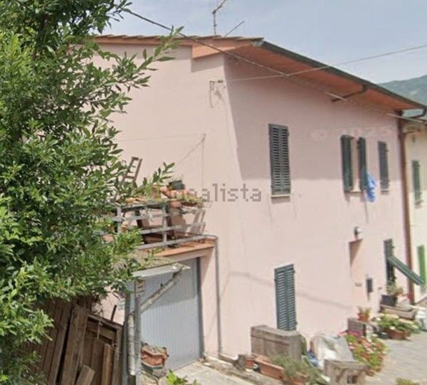 casa indipendente in vendita a Vernio in zona Mercatale Vernio