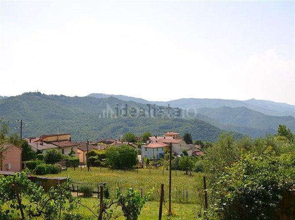 casa indipendente in vendita a Vernio in zona Sant'Ippolito