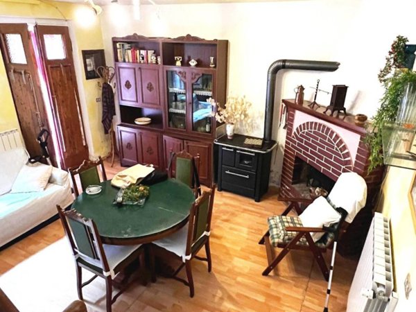 casa indipendente in vendita a Vernio in zona Sasseta