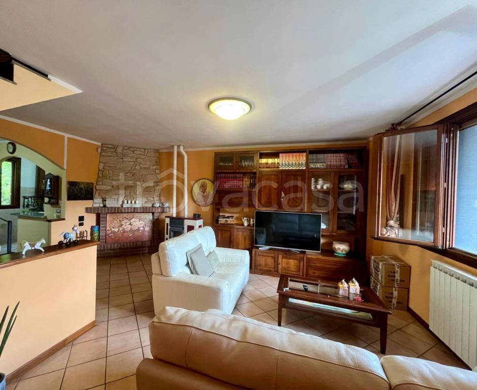 casa indipendente in vendita a Vernio in zona Mercatale Vernio