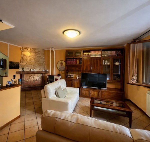 casa indipendente in vendita a Vernio in zona Mercatale Vernio