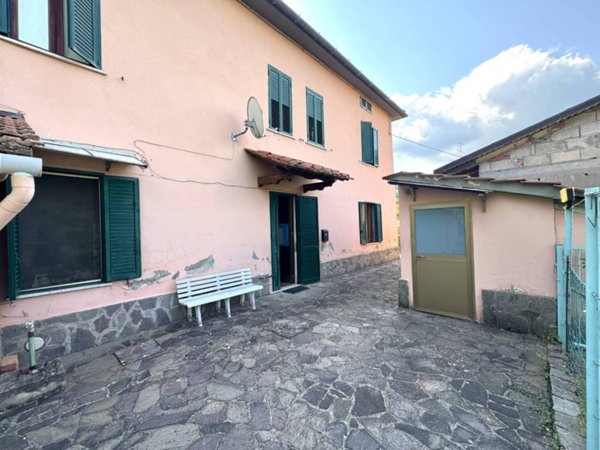 casa indipendente in vendita a Vernio in zona Sasseta