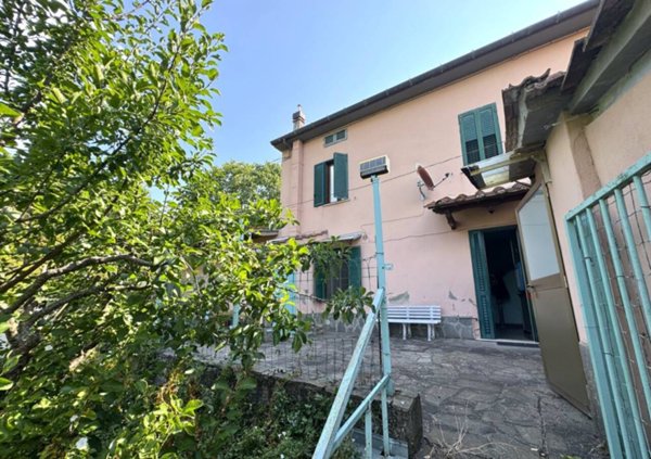 casa indipendente in vendita a Vernio