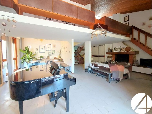 casa indipendente in vendita a Vernio in zona Mercatale Vernio