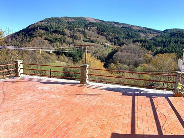 casa indipendente in vendita a Vernio in zona Montepiano