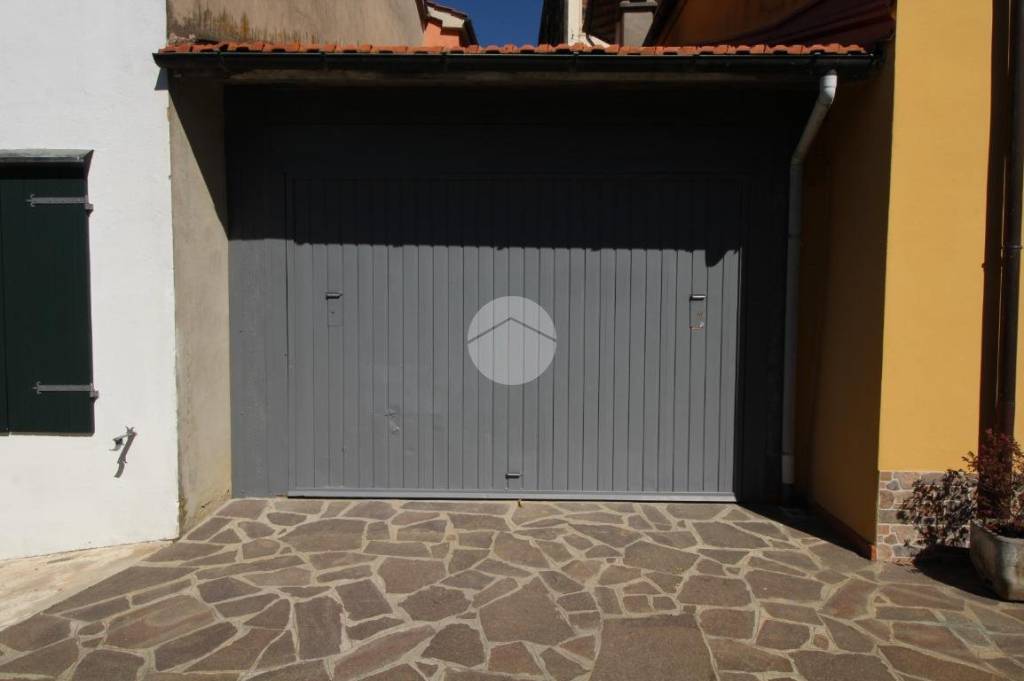 appartamento in vendita a Vernio in zona Cavarzano