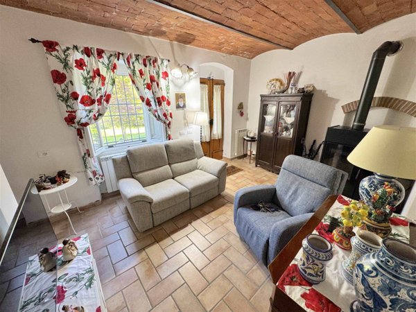 casa indipendente in vendita a Vernio in zona Mercatale Vernio