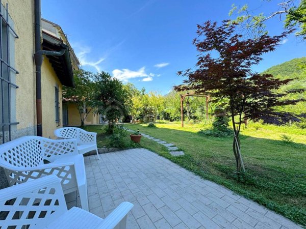 casa indipendente in vendita a Vernio in zona Mercatale Vernio