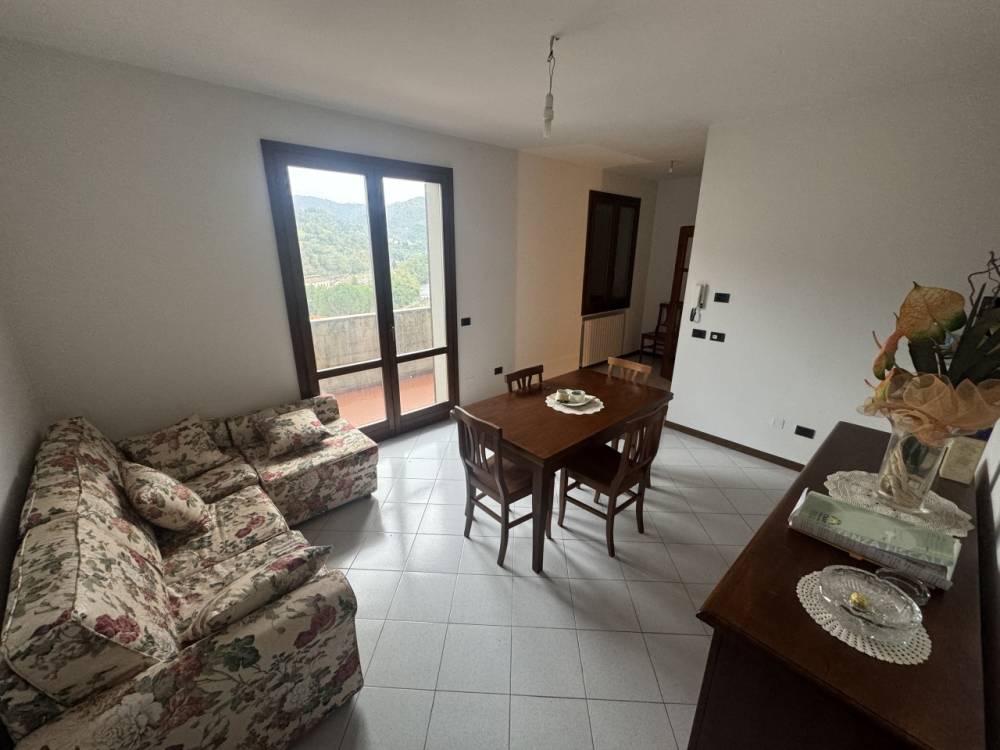 appartamento in vendita a Vernio in zona Mercatale Vernio