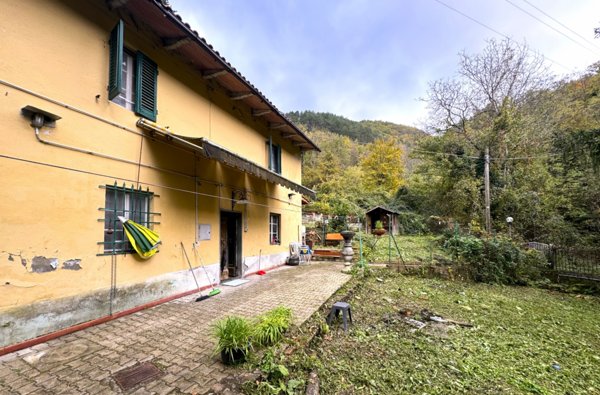 casa indipendente in vendita a Vernio in zona San Quirico