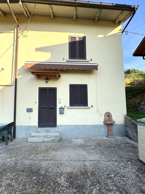 casa indipendente in vendita a Vernio in zona Sasseta