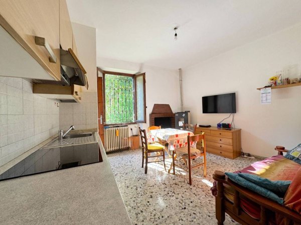 appartamento in vendita a Vernio in zona Mercatale Vernio