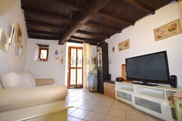 casa indipendente in vendita a Vernio in zona Sant'Ippolito