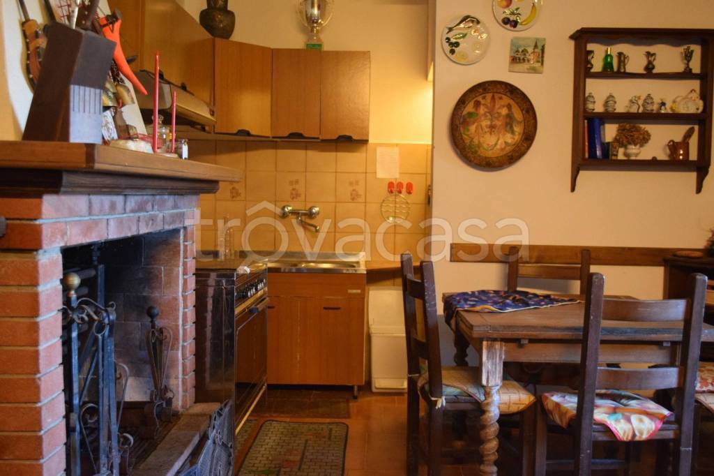 casa indipendente in vendita a Vernio in zona Montepiano