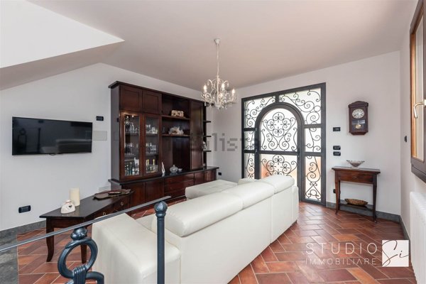 casa indipendente in vendita a Vernio in zona Mercatale Vernio