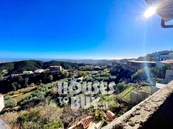 casa indipendente in vendita a Carfizzi