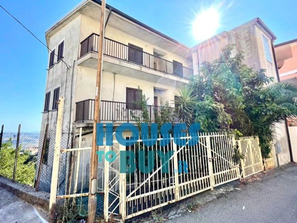 casa indipendente in vendita a Carfizzi