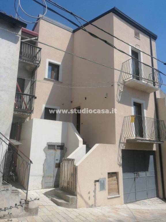 casa indipendente in vendita a Cotronei