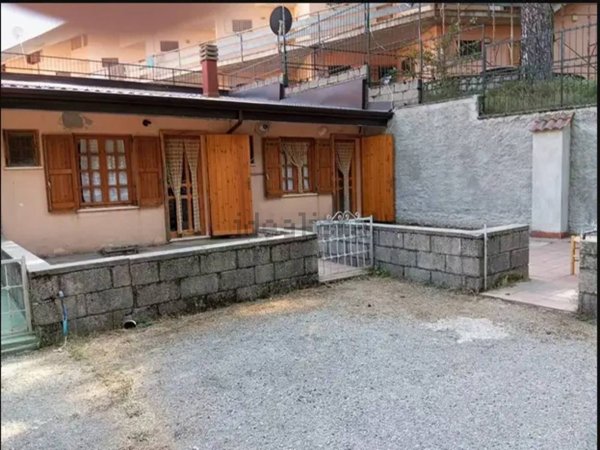 appartamento in vendita a Cotronei in zona Trepidò