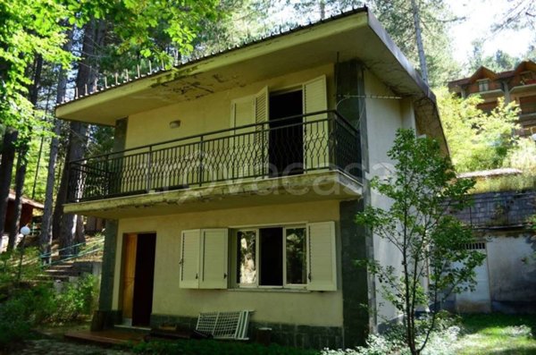 casa indipendente in vendita a Cotronei