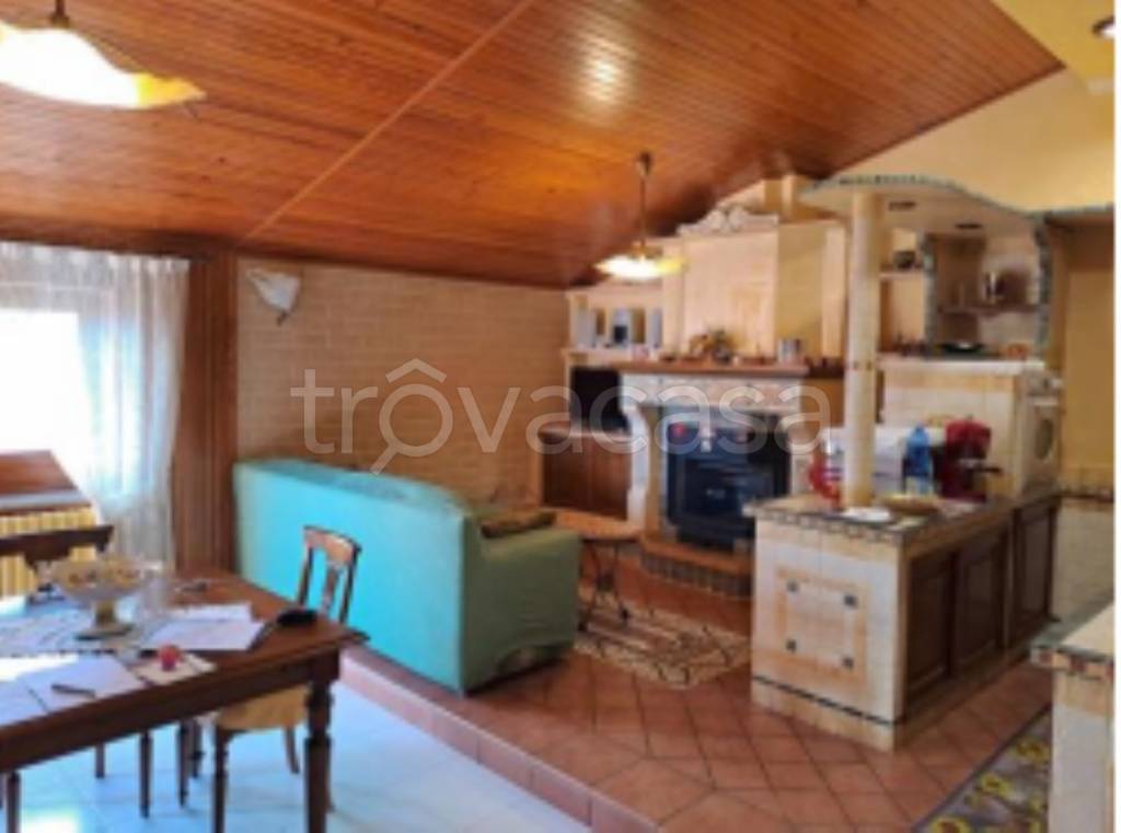 locale commerciale in vendita a Cotronei