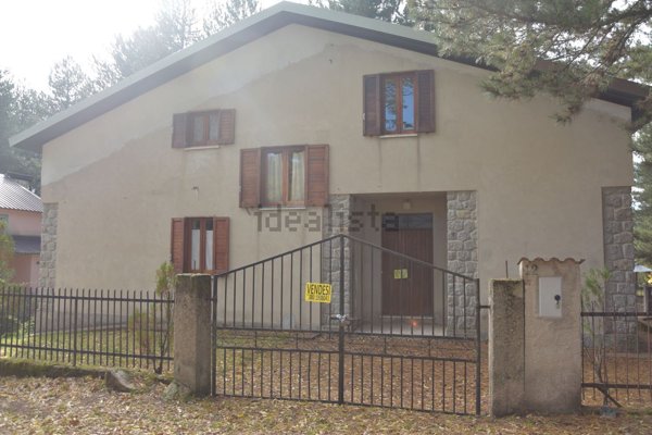 casa indipendente in vendita a Cotronei in zona Trepidò