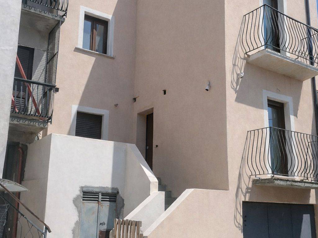 intera palazzina in vendita a Cotronei