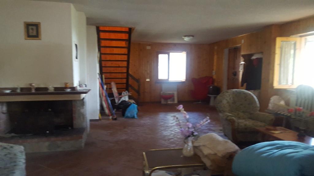 casa indipendente in vendita a Cotronei in zona Trepidò