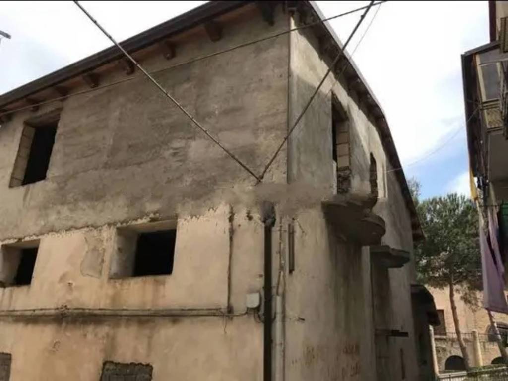 casa indipendente in vendita a Cotronei