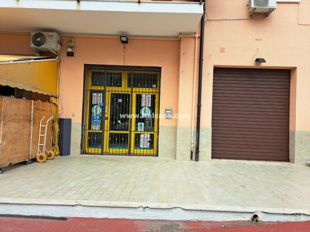 locale commerciale in vendita a Crotone