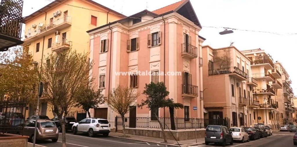 casa indipendente in vendita a Crotone in zona Centro Città