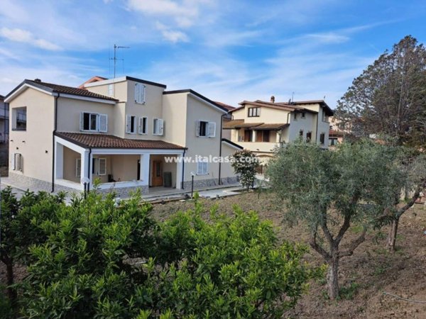 casa indipendente in vendita a Crotone in zona Centro Città