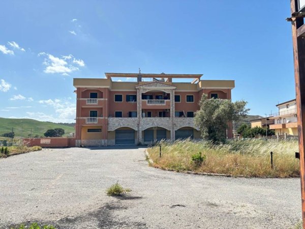 negozio in vendita a Crotone in zona Farina