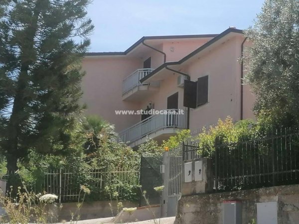 casa indipendente in vendita a Crotone in zona Papanice