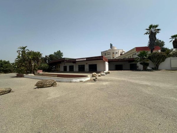 intera palazzina in vendita a Crotone in zona Apriglianello